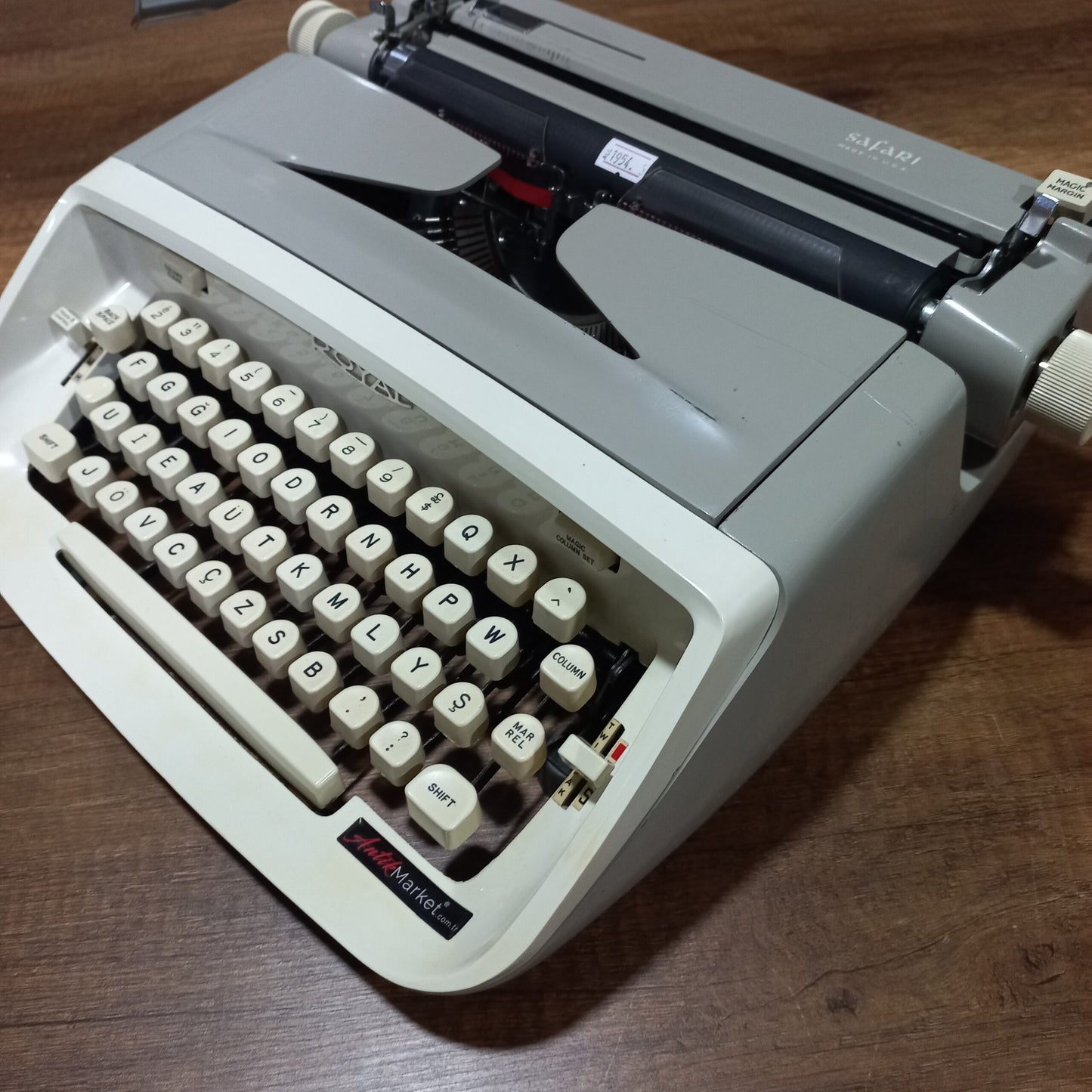 Royal safari USA made Rare Typewriter