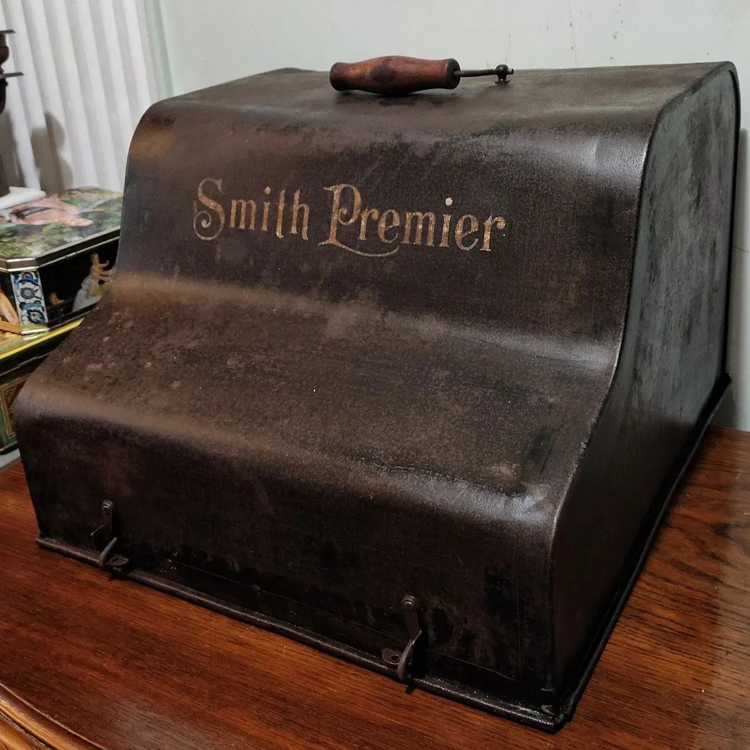1910's USA.  Smith Premier brand 10-A model type class office typewriter