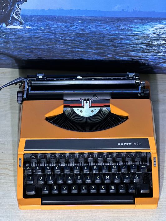 Facit 1601 TYPEWRITER , Orange Color Facit Typewriter, Orginal Bag Avaible