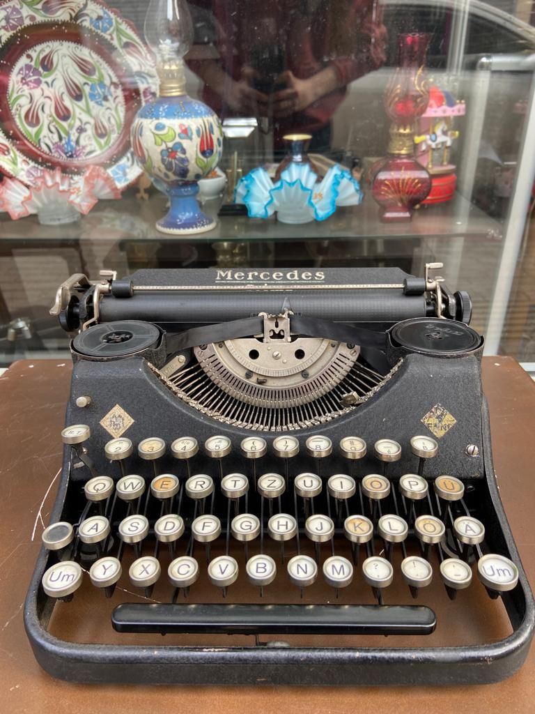 Vintage Mercedes Prima Model Typewriter - Classic Elegance with Glass Keys