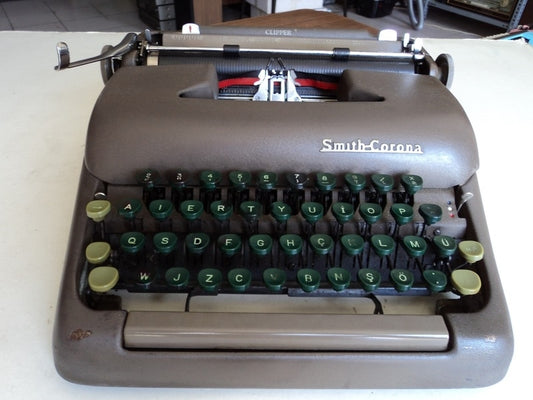 Smith Corona Clipper Typewriter, Original Color and Green Keyboard