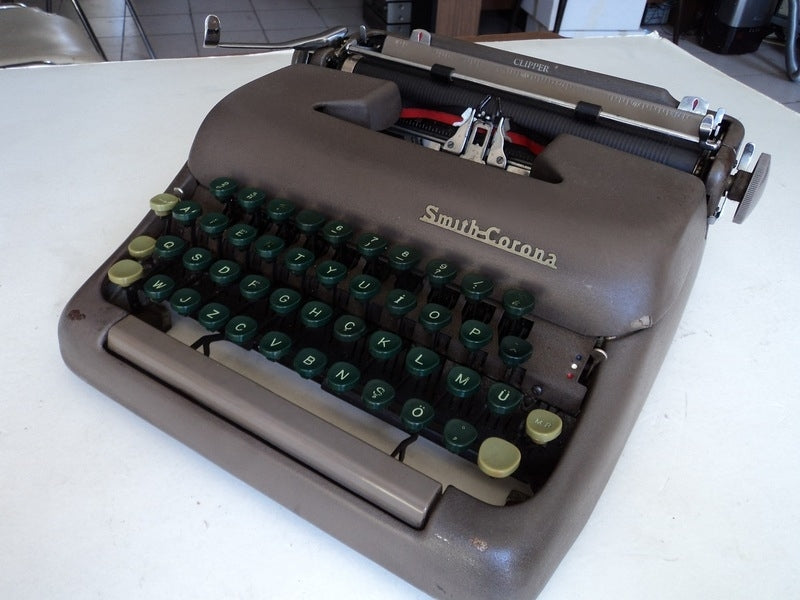 Smith Corona Clipper Typewriter, Original Color and Green Keyboard