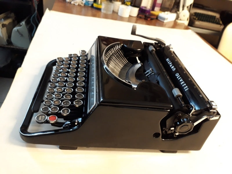 Made in Italy in 1940, Olivetti Studio 46 typewriter glass keys, Very clean and in working condition.