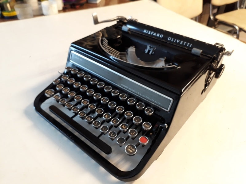 Made in Italy in 1940, Olivetti Studio 46 typewriter glass keys, Very clean and in working condition.