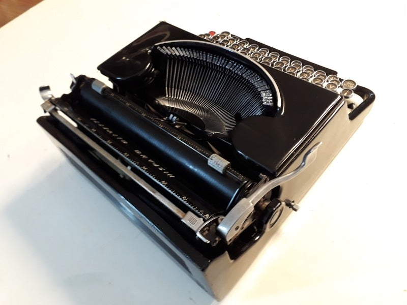 Made in Italy in 1940, Olivetti Studio 46 typewriter glass keys, Very clean and in working condition.