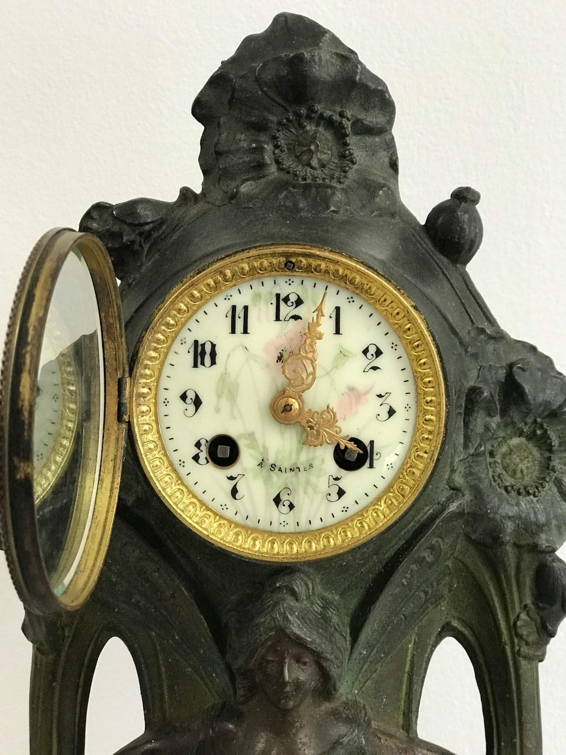 20th century bronze-plated Art Nouveau style French cast metal antique clock.