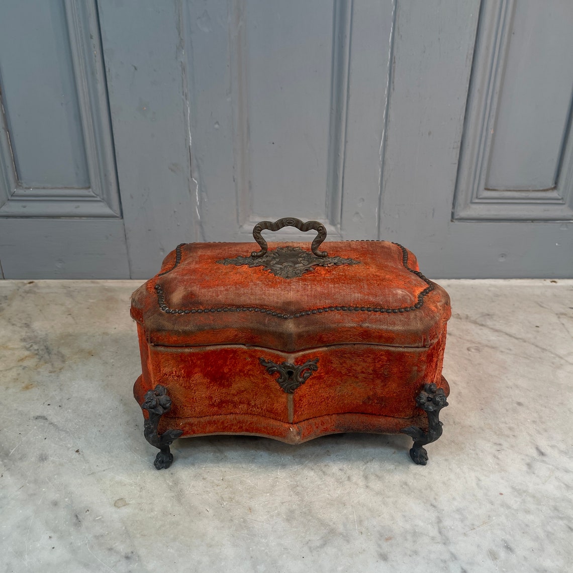 Antique French trinket jewellery vanity box with velvet cladding