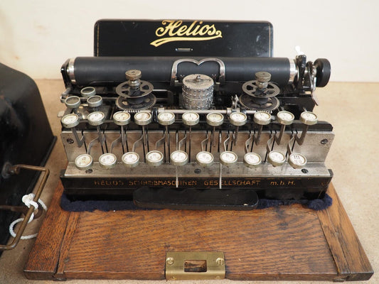 Typewriter Helios (1912) VERY RARE antique index typewriter portable German rare vintage  base and case collectible