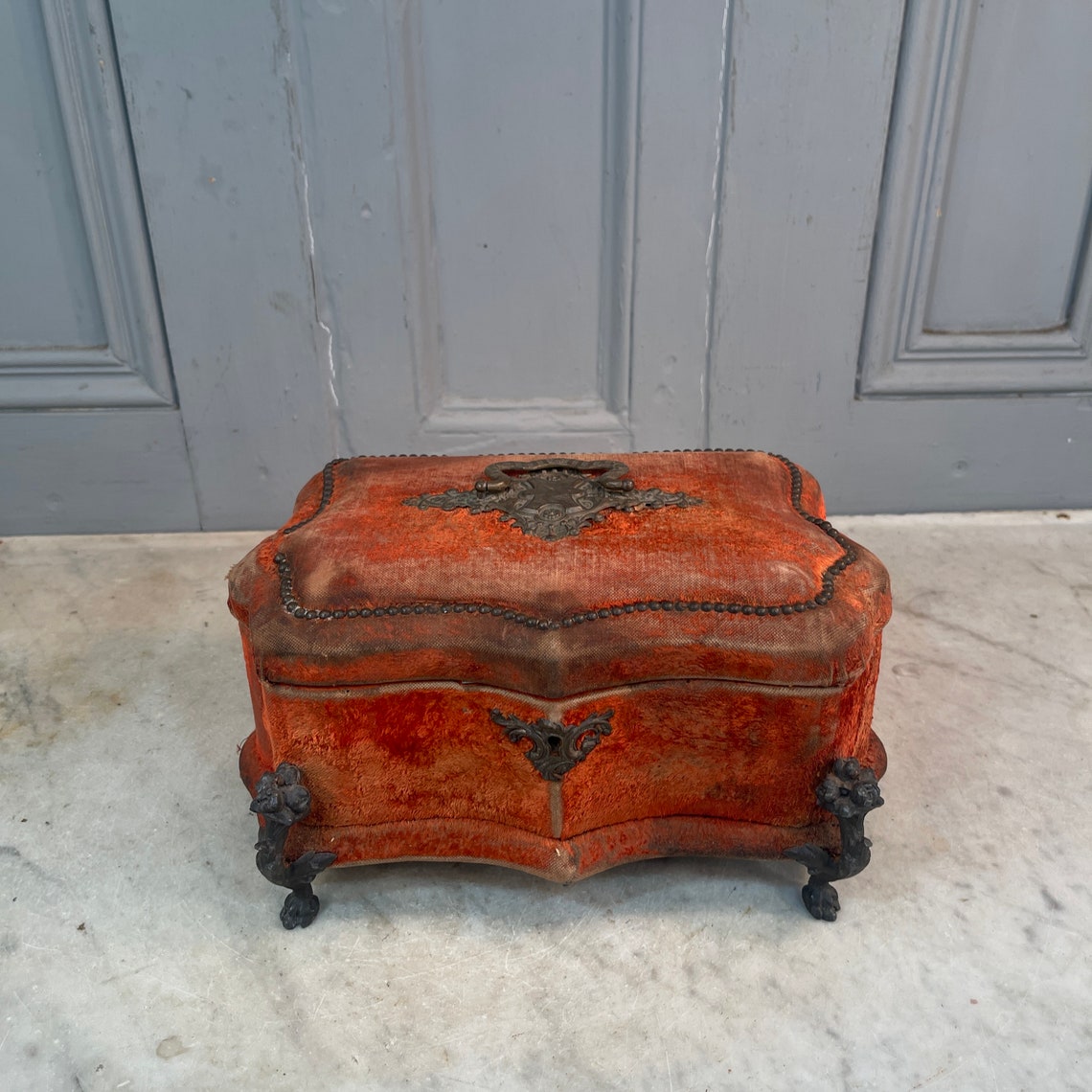 Antique French trinket jewellery vanity box with velvet cladding