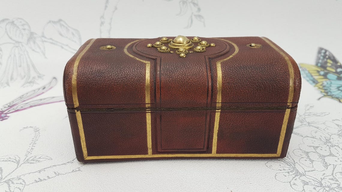 Antique sewing etui trunk, small Victorian leather covered sewing box with gilt decoration, collectable antique sewing and needlework tools