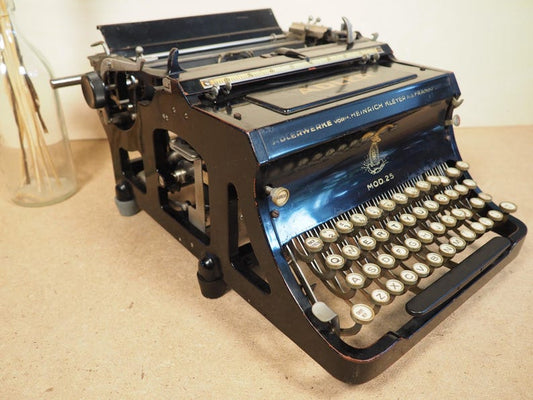 Typewriter Adler 25 (1929) antique German typewriter rare vintage machine a ecrire  base and case collectible