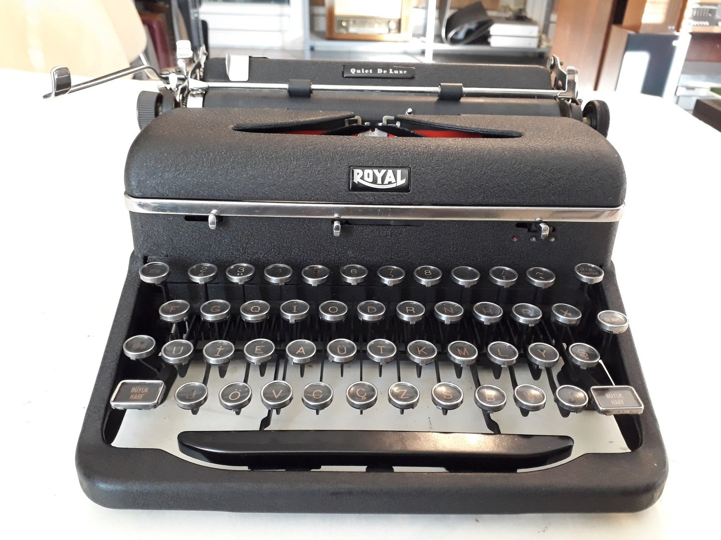 1940s American production, Royal Quiet de luxe typewriter, Metal Heavy Case Typewriter