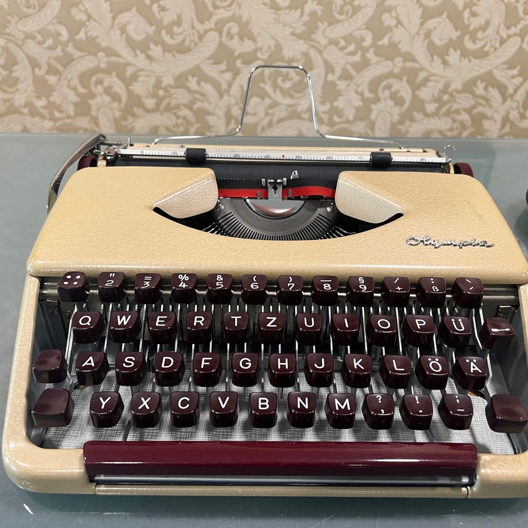 Olympia splendid Q keyboard Typewriter