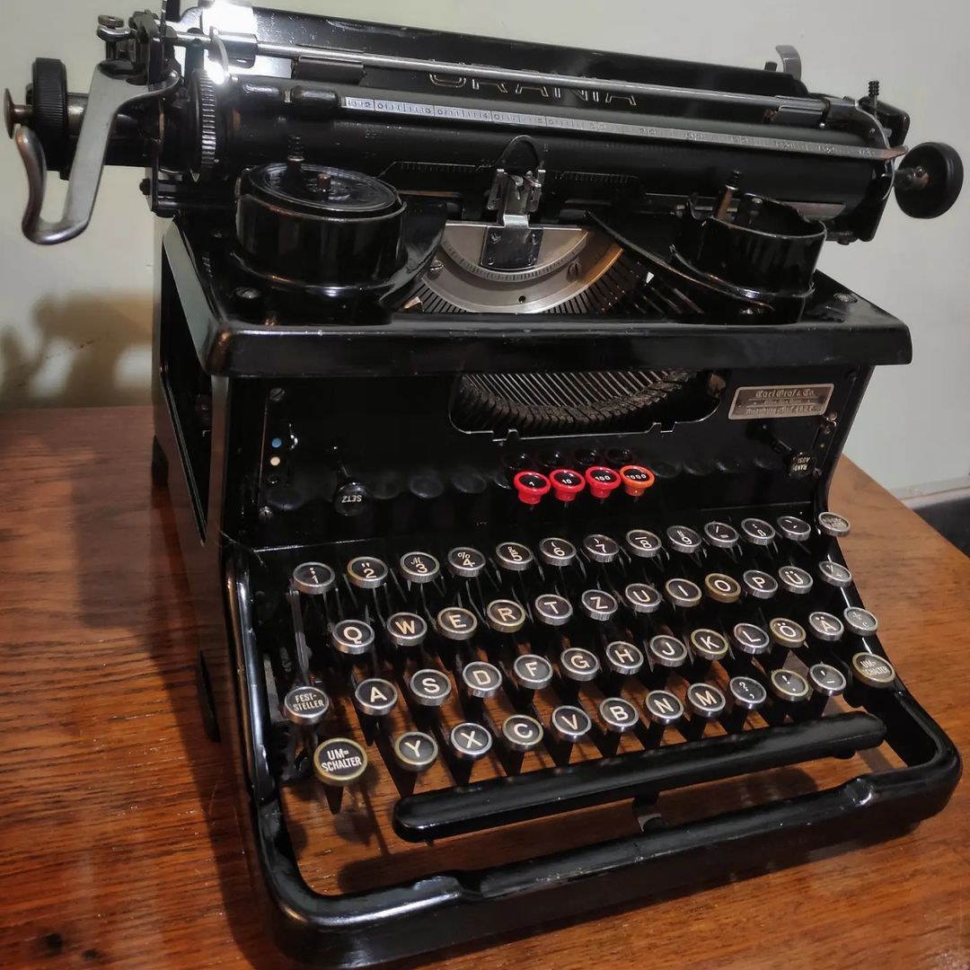 1930's Germany  Urania brand model 8 Office Typewriter Glass ey