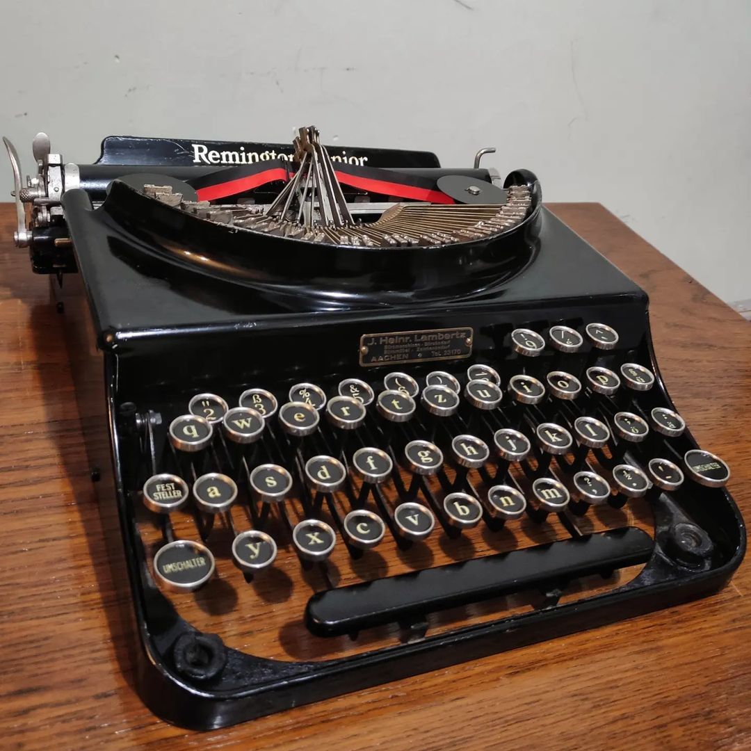 1933 USA. Remington brand Junior model portable typewriter