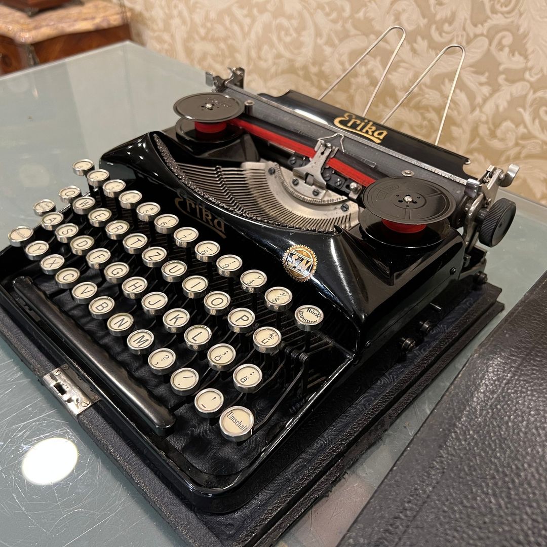 1920's Germany  Erika brand model 5 portable typewriter