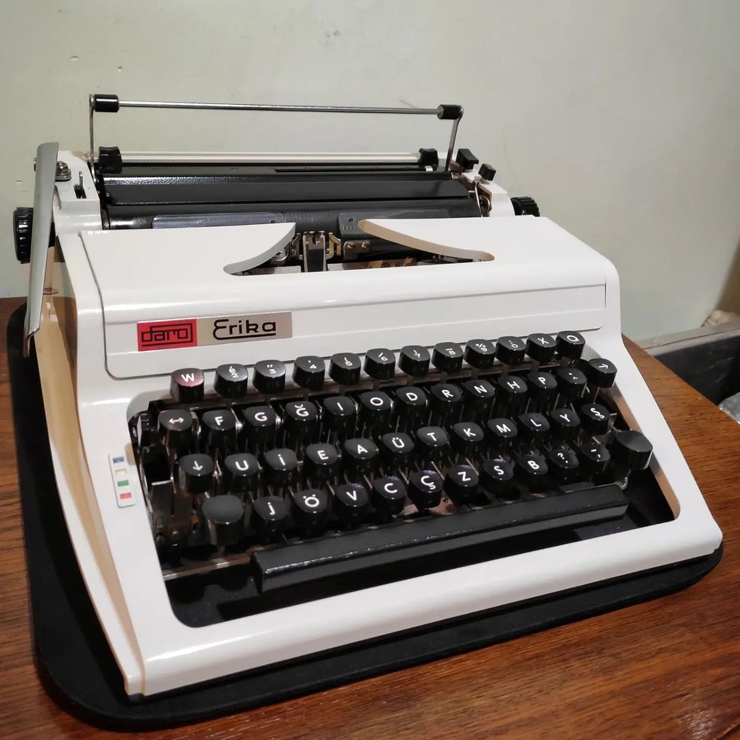 1970's Germany  Erika brand 105 model portable Typewriter  collectible