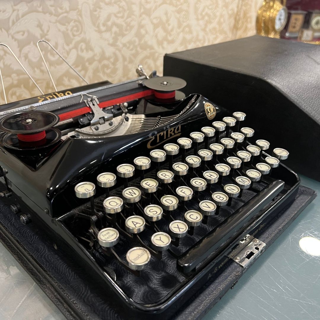 1920's Germany  Erika brand model 5 portable typewriter