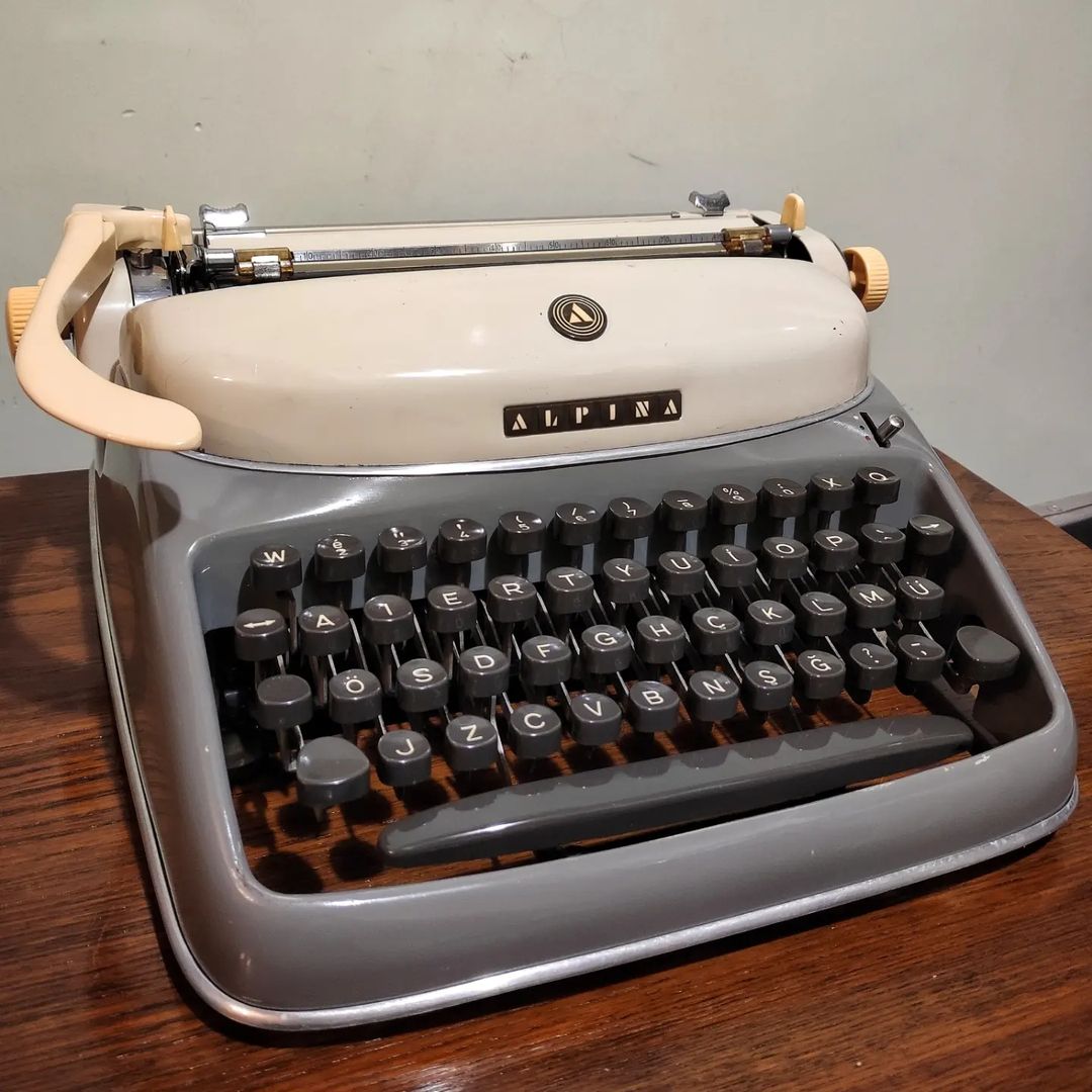 1950's Germany Alpina brand SK24 model portable typewriter