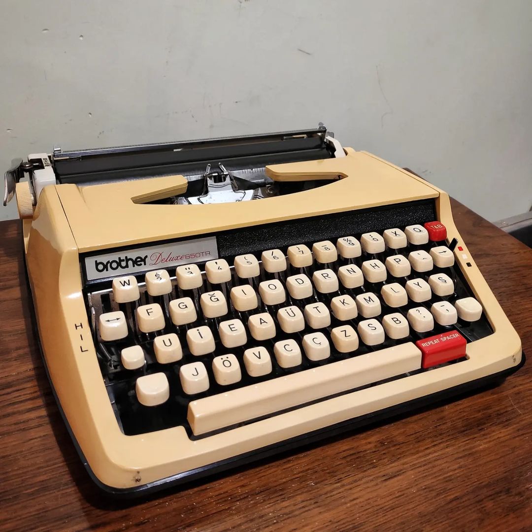 1970's Japan  Brother brand Deluxe 850TR model portable typewriter