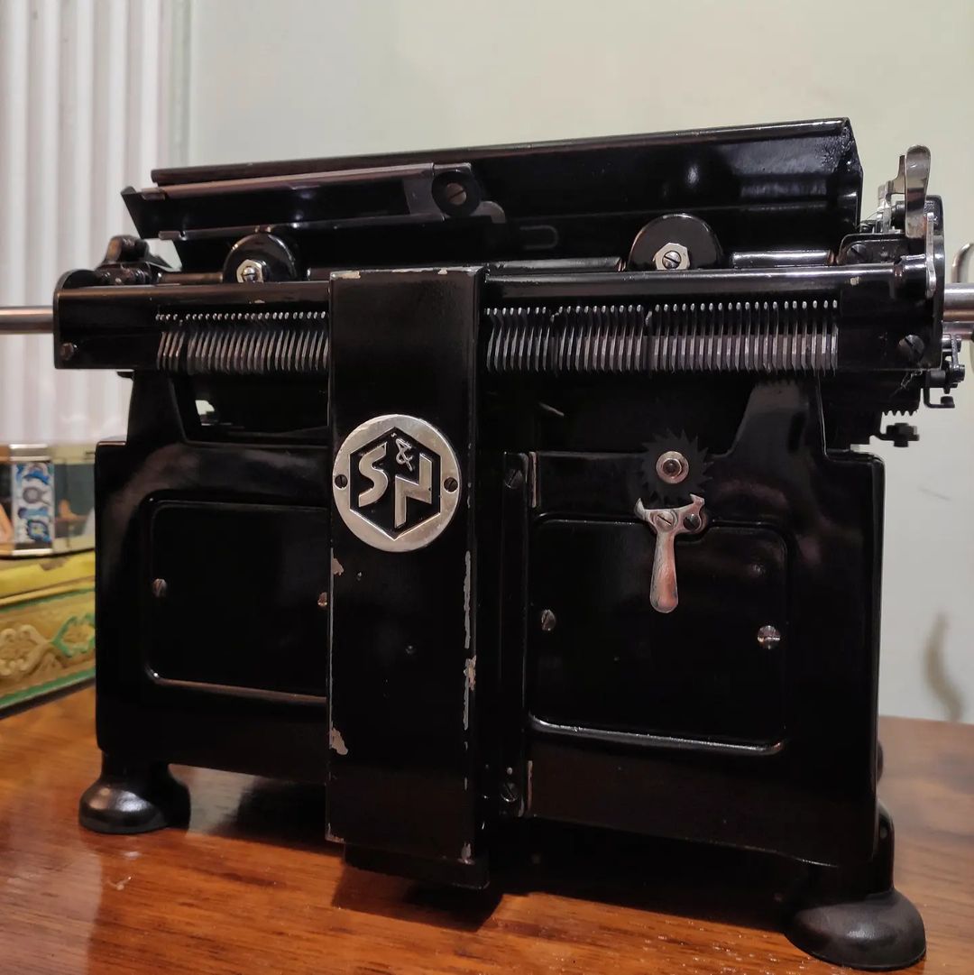 1930's Germany 3. Reich period  Ideal brand DZ33 model office typewriter