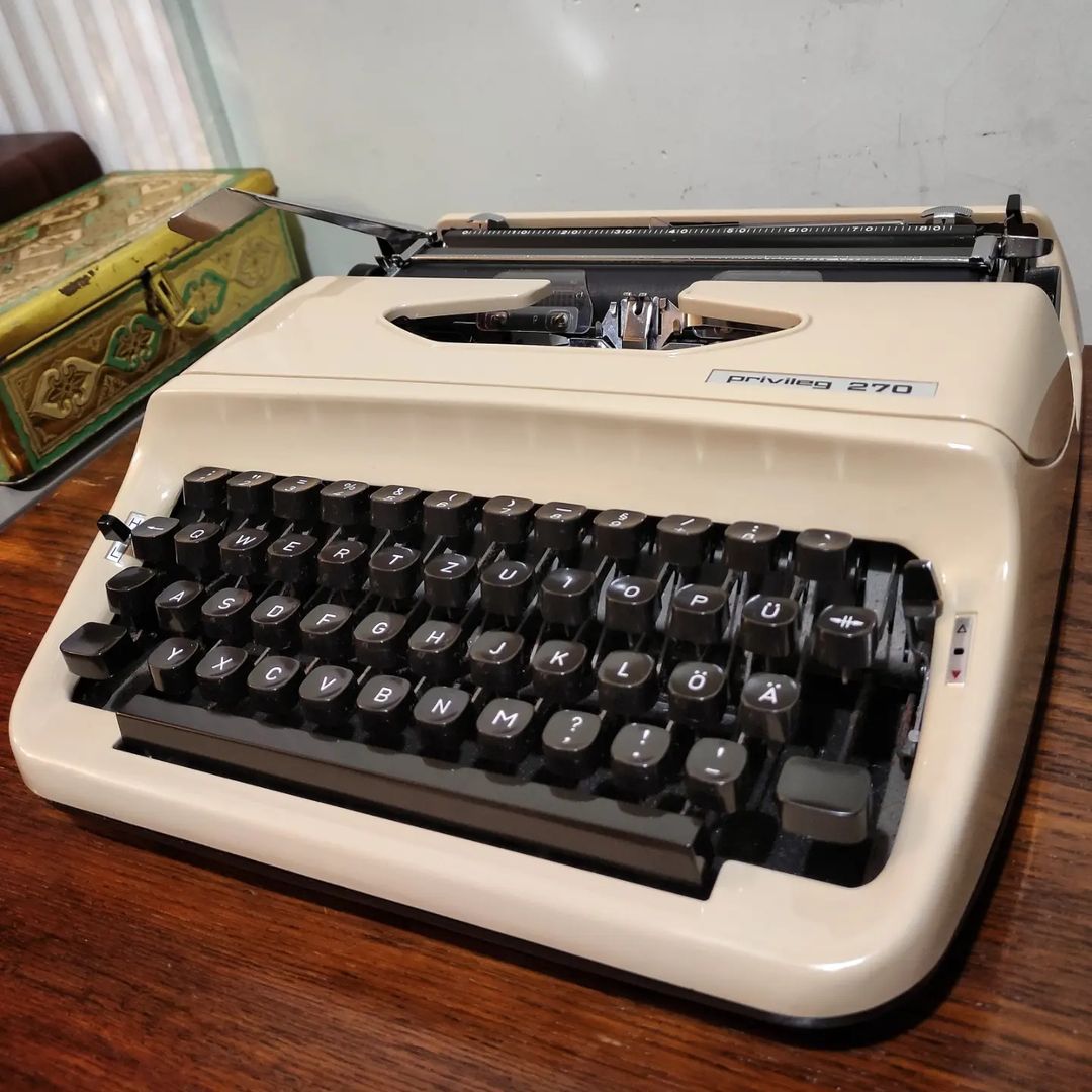 1970's Germany Privileg brand 270 model portable Typewriter