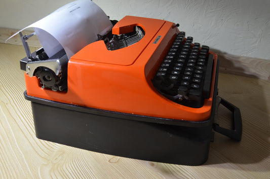 Privileg 45 Typewriter,Orange Color Typewriter,Orginal Bag Avaible,Privileg 45