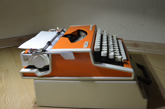 Olympia Orange Color Typewriter,Orginal Bag Avaible Orange Color Typewriter