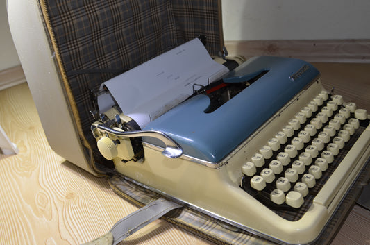 Torpedo Typewriter,Blue and Beige Color Torpedo Typewriter,Orginal Bag Avaible