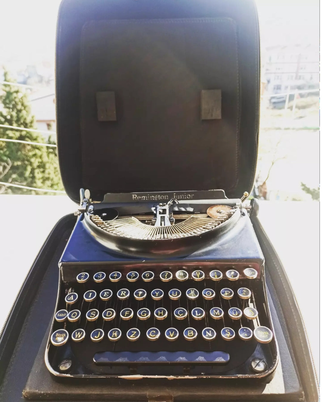 AMERICAN REMINGTON JUNIOR ANTIQUE TYPEWRITER