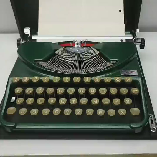 GROMA GROMINA (1950's) ANTIQUE TYPEWRITER